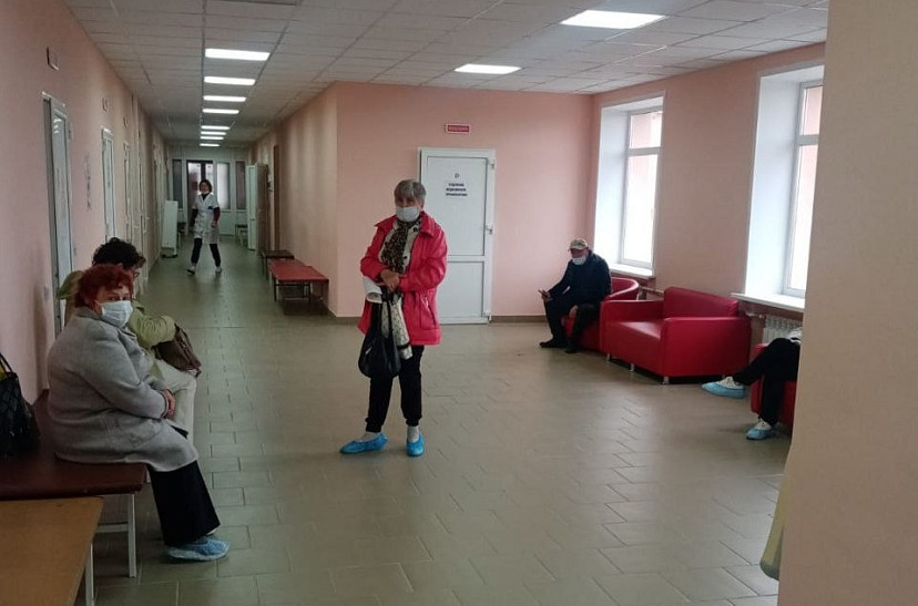 Саратовские поликлиники перешли на режим выходного дня