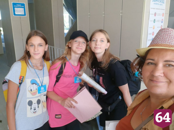 Саратовская школьница съездила по путевке во Владивосток и встретила тигроведа