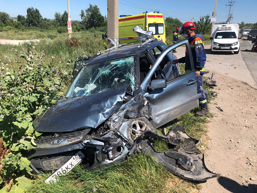 В массовом ДТП на Кумысной поляне покалечился водитель легковушки