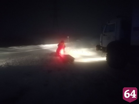 В Саратовской области за ночь из снежных заносов спасли 22 человека 