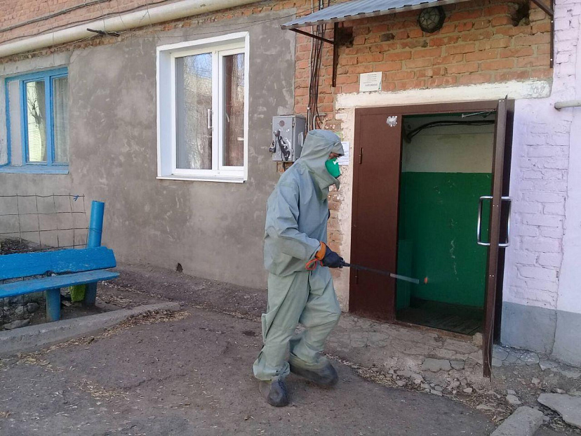 Карантин за сутки нарушили 12 жителей Ершова 