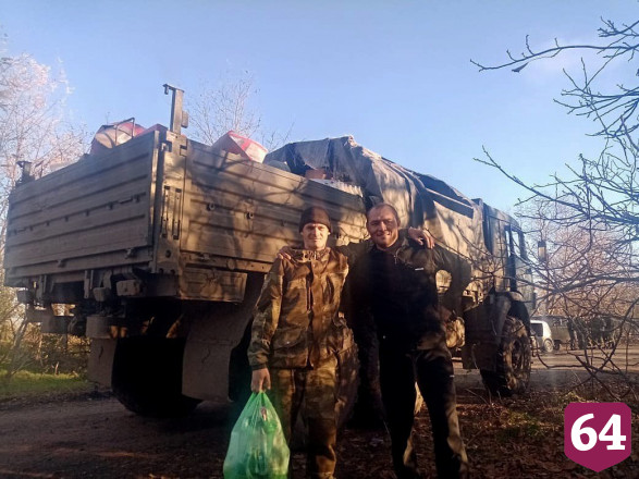Саратовским мобилизованным передали автомобили и выпечку 