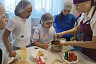 Саратовских детей на мастер-классе научили готовить омлет