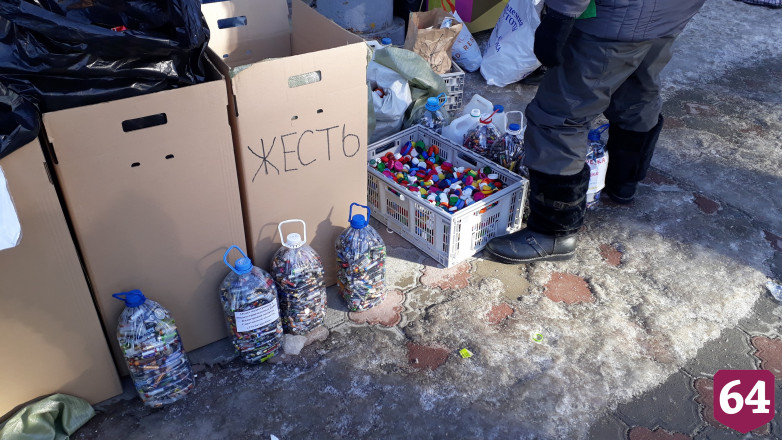 Саратовские волонтеры на аномальном морозе собрали тонны вторсырья