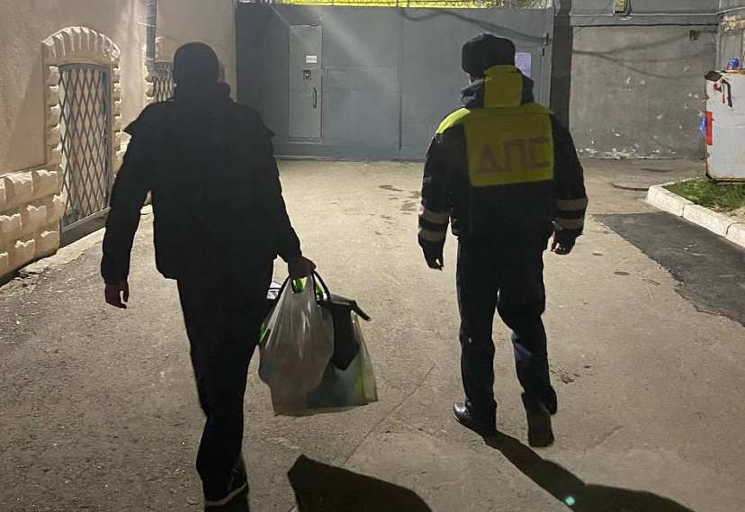 Саратовца арестовали на 12 суток за тонировку и неоплаченные штрафы