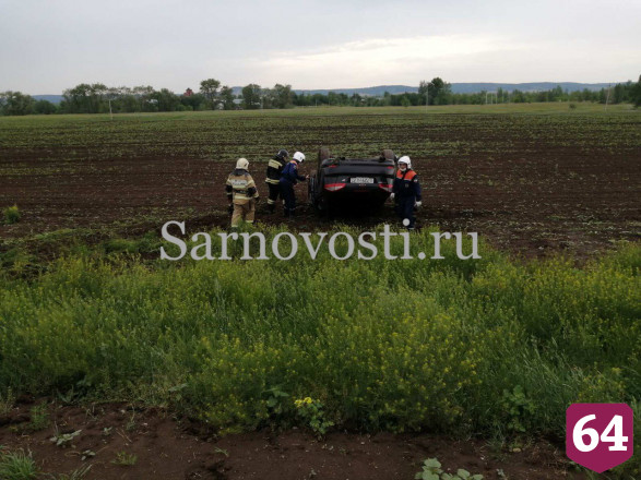 Водитель и пассажиры упавшего на крышу «Форда» сбежали с места ДТП 