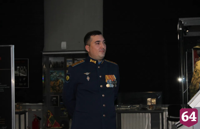 Саратовский участник СВО включил школьникам свой патриотический рэп