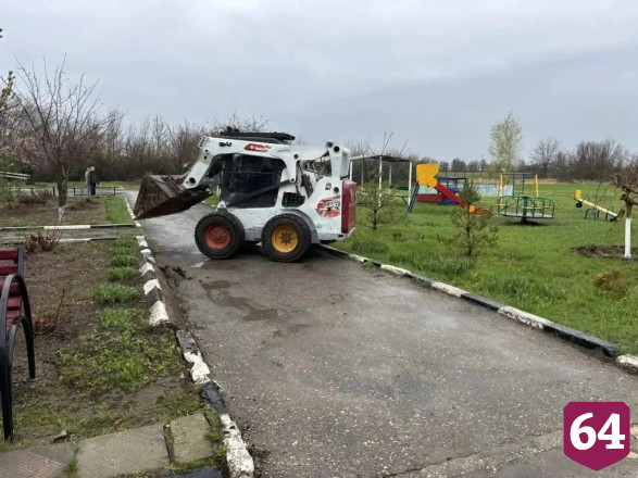 В Саратовской области отремонтировали территории пяти медучреждений 