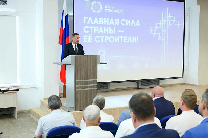 Губернатор наградил лучших саратовских строителей 