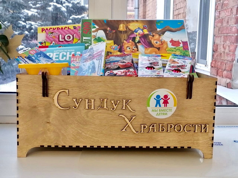 Саратовцы наполняют игрушками «сундуки храбрости» в больницах
