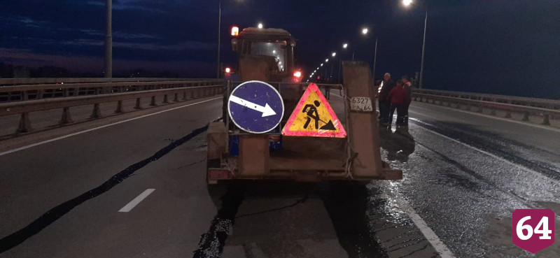 Водитель такси на мосту протаранил на встречной полосе трактор 