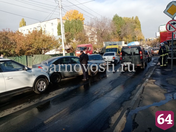 В ДТП с 5 машинами на Стрелке пострадал человек
