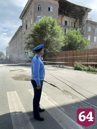 В Саратове рухнула часть аварийного дома на Крымской