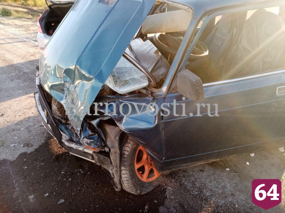 В аварии под Саратовом разбились двое водителей и девушка