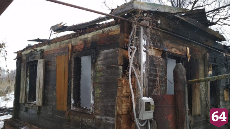 На пожаре под Саратовом погибла женщина