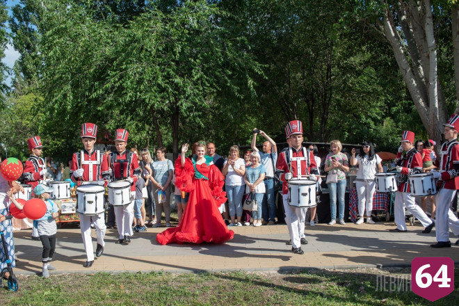 Саратовцы сделают селфи с клубничной принцессой 