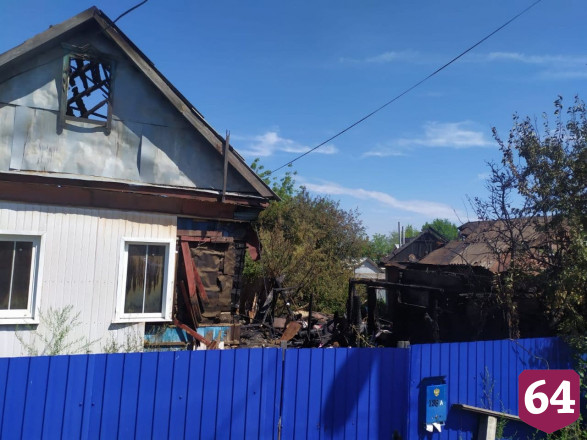 Женщина развела костер на веранде и спалила 3 дома
