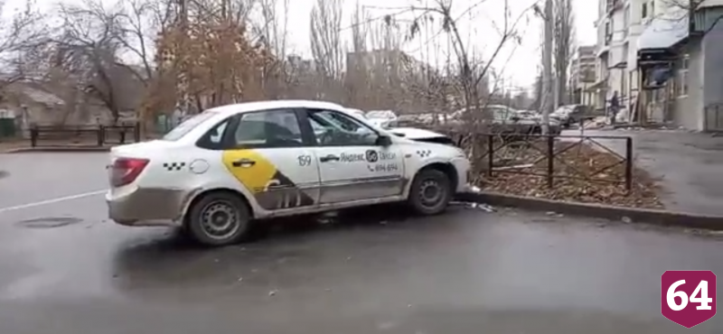 В Саратове таксисты не поделили перекресток