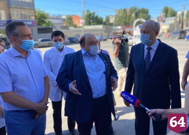 Губернатор поблагодарил молодых врачей за смелость 