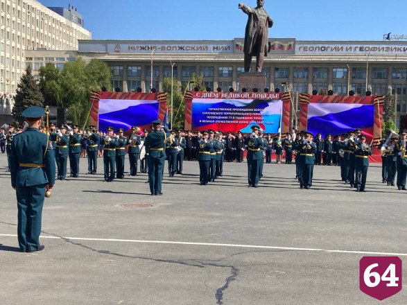 В Саратове состоялось торжественное прохождение войск в честь Дня Победы