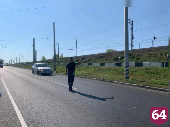 В Саратовской области арестовали пять машин должников 
