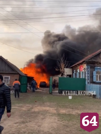 Саратовским пожарным удалось отстоять дом от огня
