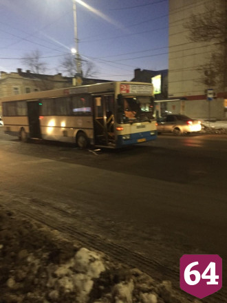 На Вольской водитель автобуса спровоцировал массовое ДТП