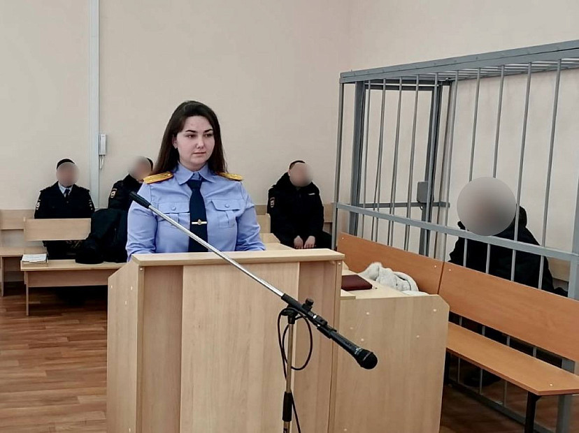 Под Саратовом сын из-за курения ударил мать ножом и бросил умирать