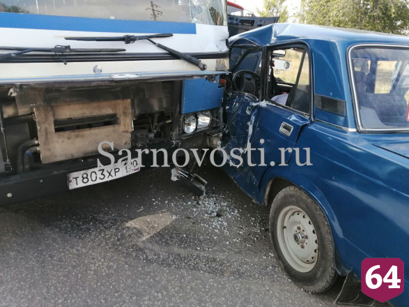 Под Саратовом в ДТП с автобусом погиб водитель легковушки