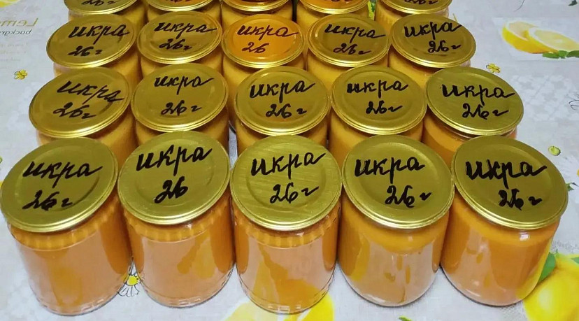 Саратовские хозяйки закрутили 55 банок кабачковой икры для бойцов спецоперации