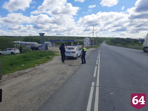 На саратовской трассе иномарка с автоледи протаранила фуру
