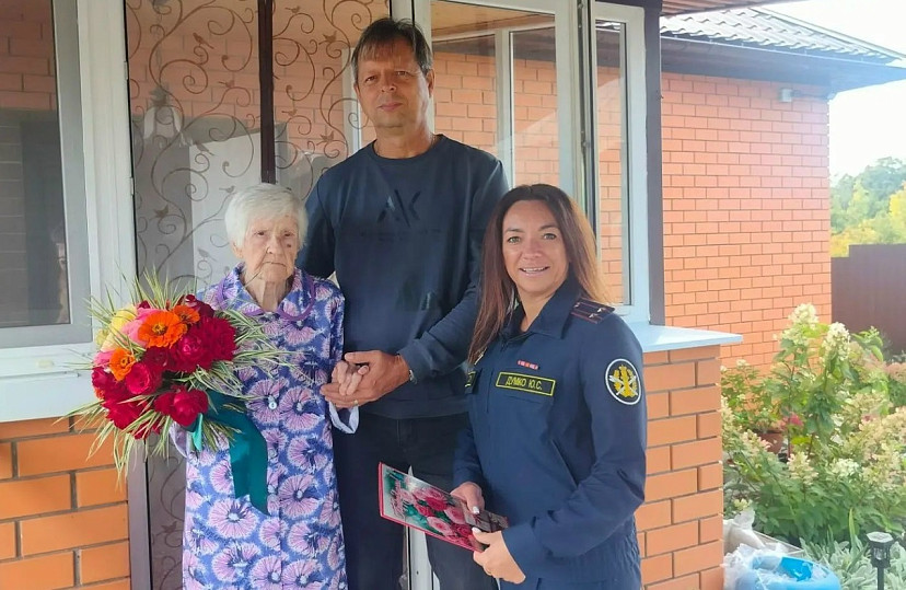 Труженица тыла из Саратовской области отметила 99-й день рождения 
