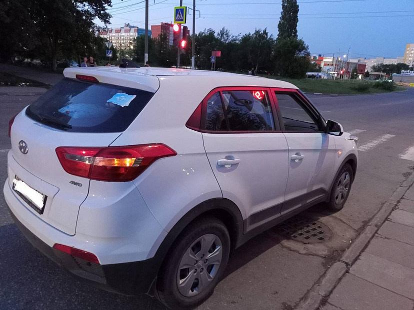 На Топольчанской кроссовер снес стоявшего на дороге подростка