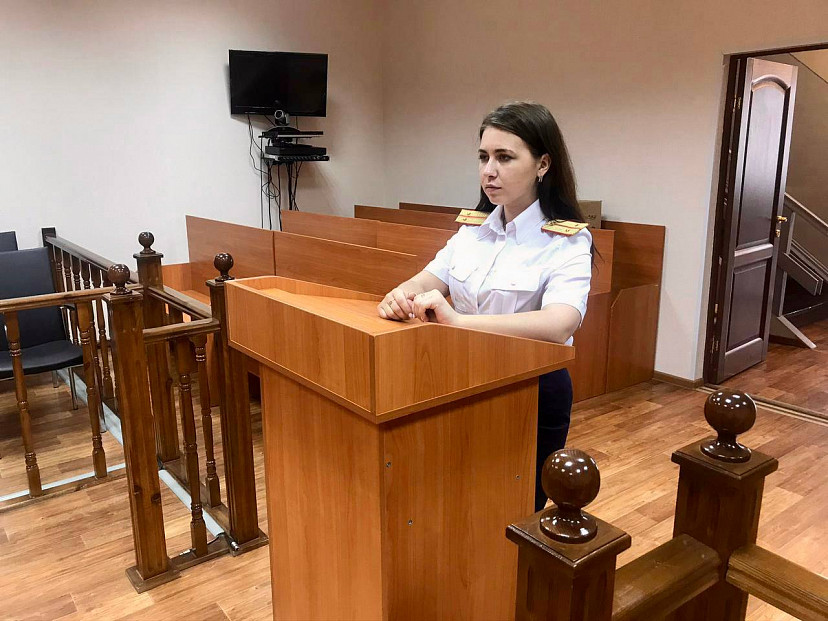 Пьяный пассажир в ссоре на ночной трассе ударил таксиста ножом в шею