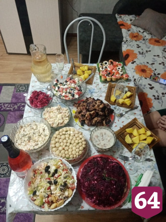 Саратовцы показали новогодние столы