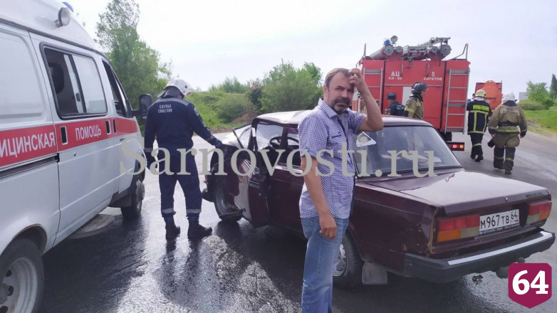 В аварии с грузовиком у саратовского кладбища покалечился мужчина