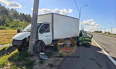 В Саратове женщина на «Опеле» влетела в стоящую «Газель»