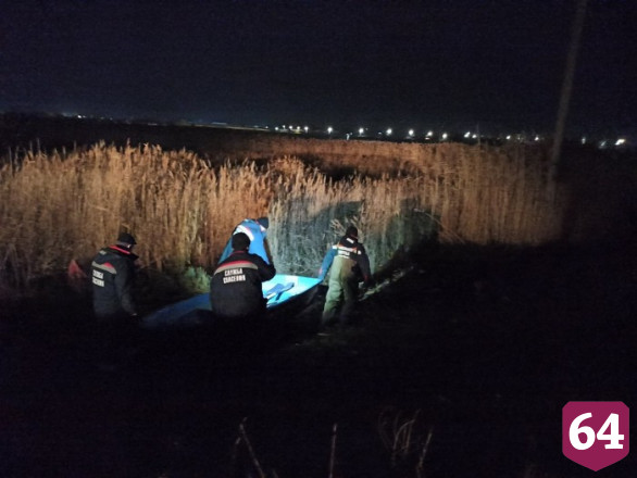 В Елшанке спасатели вытащили увязшего в камышах алабая