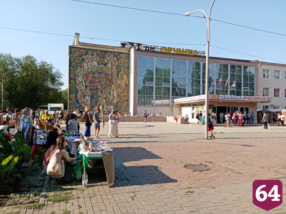 В Энгельсе провели парад национальностей 