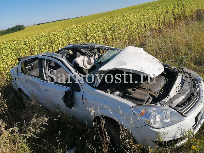 Под Саратовом водитель уходил от ДТП и разбился в кювете