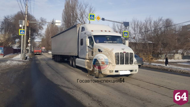Фура сбила молодого мужчину на Политехнической