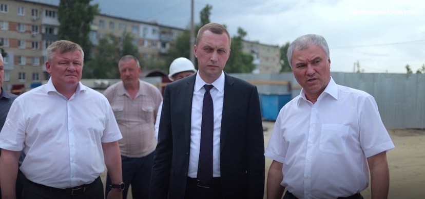 Володин предложил построить в Саратове ледовую арену и бассейн