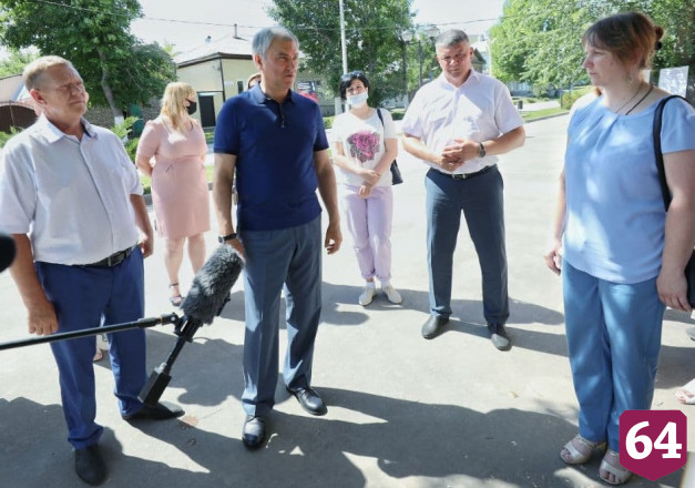 Володин не увидел помощи главы района в ремонте тротуаров