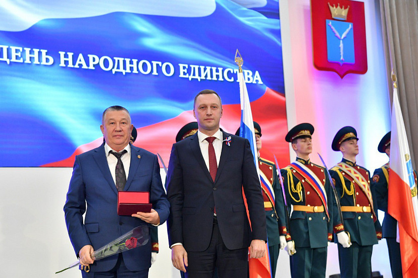 Директору Энгельсского дома-интерната торжественно вручили награду Президента РФ
