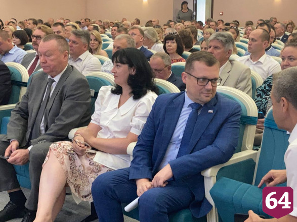 Бусаргин поблагодарил строителей за инфекционную больницу и набережную