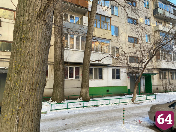 В Саратове у многоэтажки нашли труп 81-летней женщины