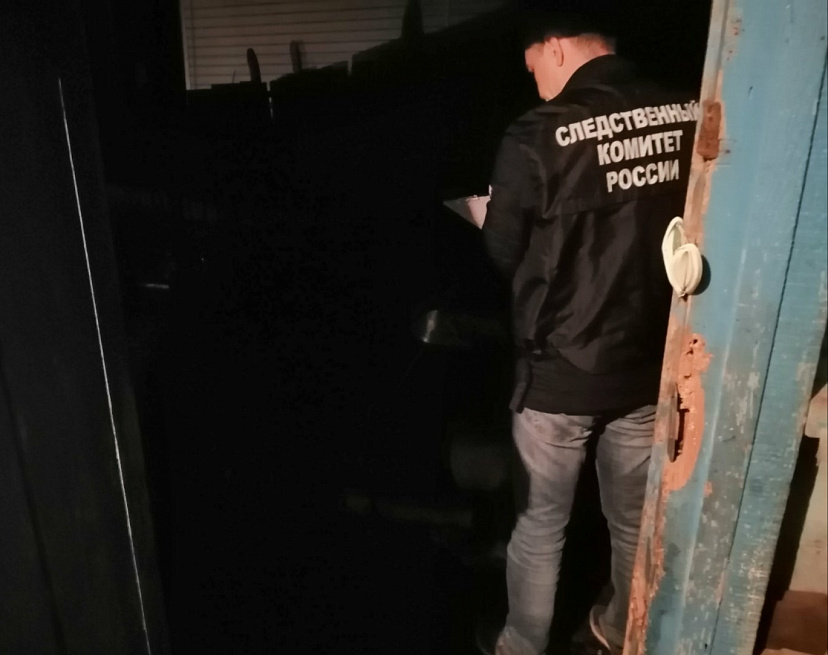 Ночью во дворе частного дома нашли зарезанного мужчину