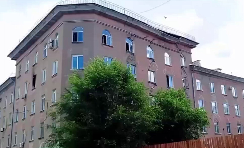 Три подъезда частично рухнувшего дома в Саратове признали безопасными
