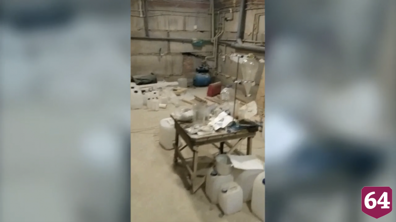 Приятели развернули нарколабораторию в подвале частного дома 
