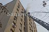 В Саратове пожарные пробрались на полыхающий балкон по лестнице
